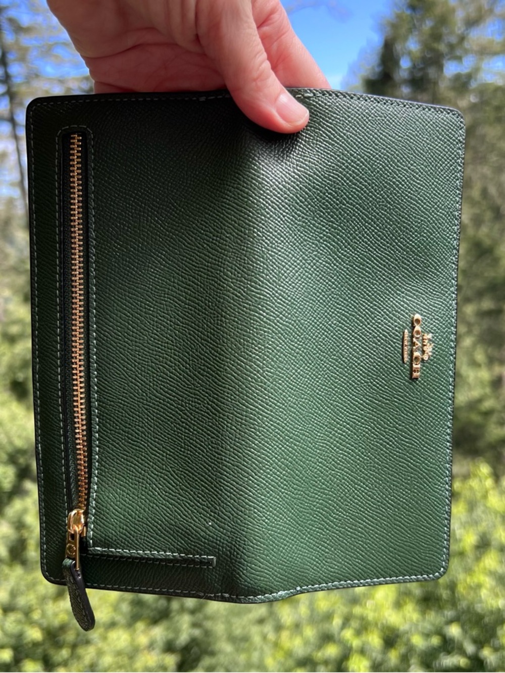 COACH Slim Bifold Wallet GREEN
Crossgrain Leather with Gold Hardware AUTHENTIC - Picture 4 of 7